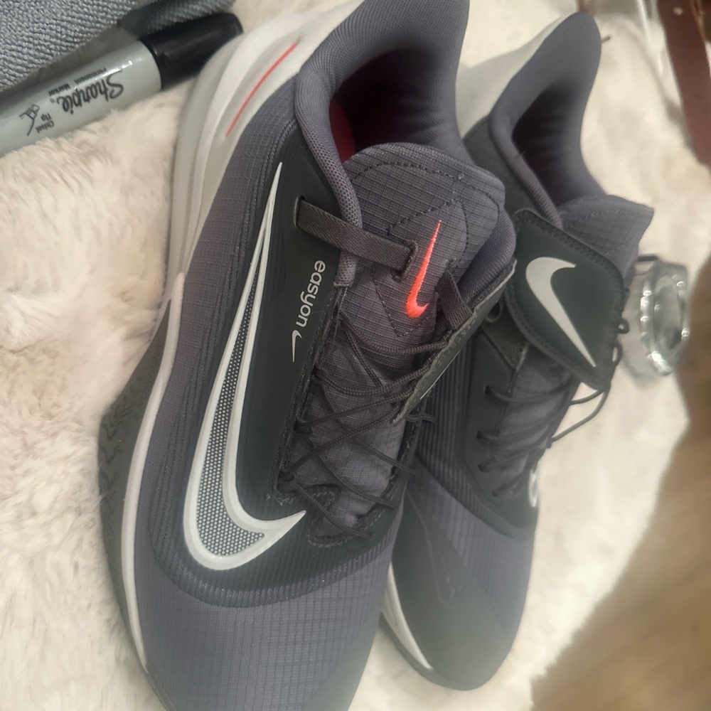 Nike - Picture 3 of 14